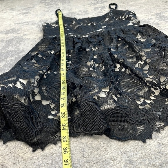Rare Alice + Olivia Guipure Embroidered Lace Dress Fit Flare Mini Black Cream 8 - Picture 7 of 15